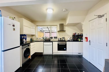 Highfield Road, Dunkirk, Nottingham - Image 2